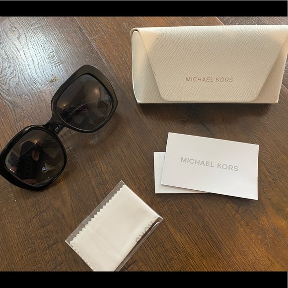 Woman sun glasses - Picture 1 of 3